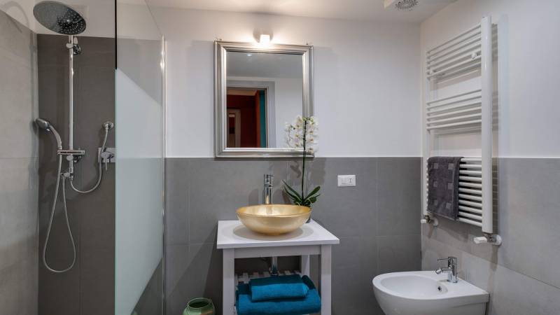 bed-and-breakfast-fema-suites-roma-prati-camera-bagno-1